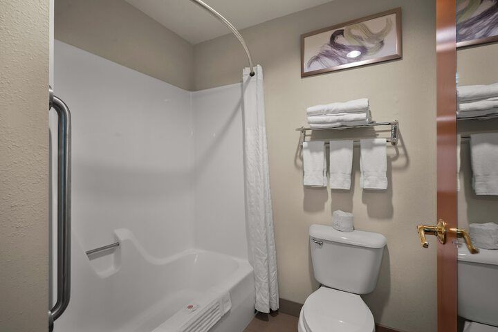 Room 16 of 38