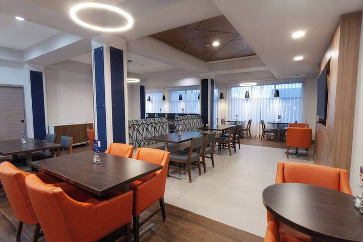 Holiday Inn Express & Suites Logan by IHG