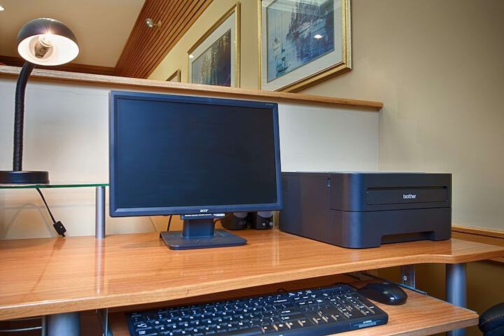 Business Center 15 of 16
