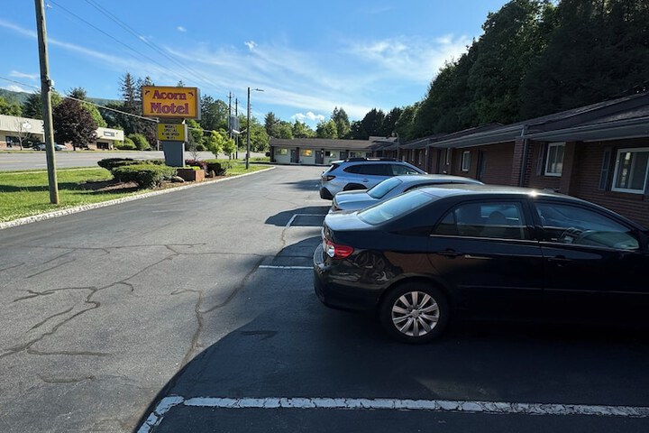 Acorn Motel