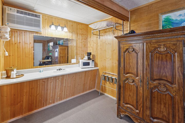 Room 18 of 25