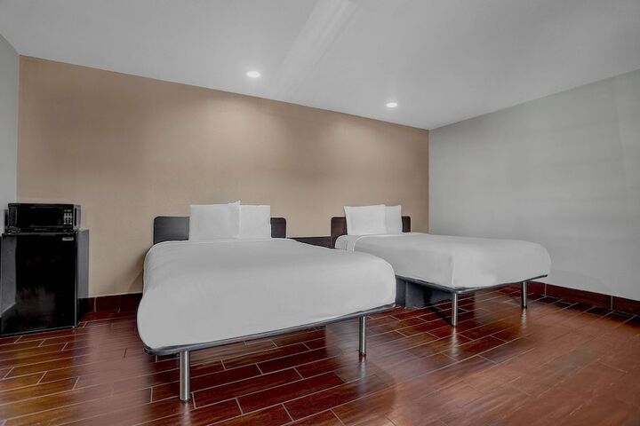 Room 25 of 29