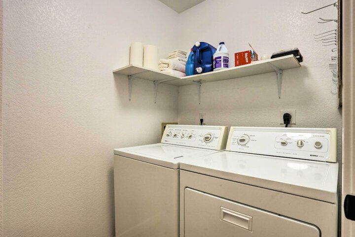 13 Mi to Dtwn Denver: Northglenn Townhome w / Patio