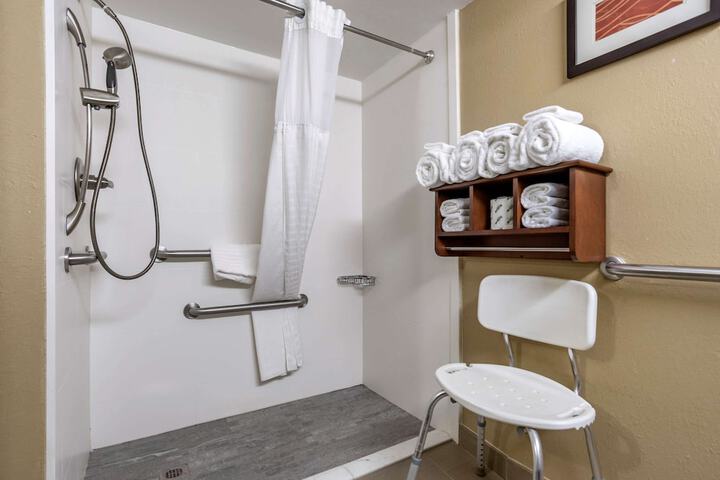 Room 6 of 25
