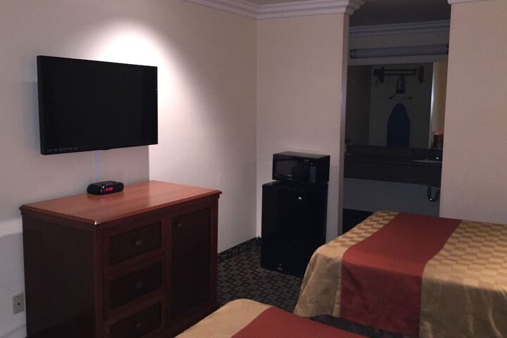 Ontario Inn & Suites