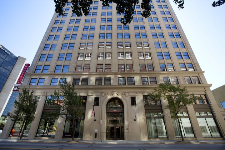 Ambassador Hotel Wichita Autograph Collection