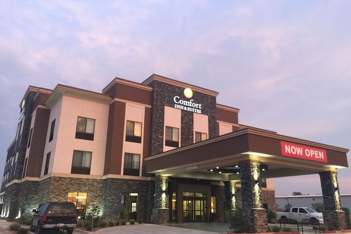 Comfort Inn & Suites Moore - Oklahoma City