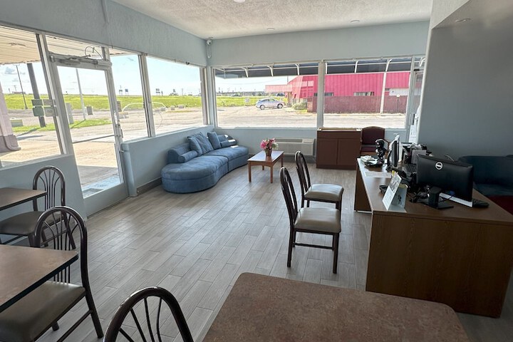 Days Inn by Wyndham Salina South