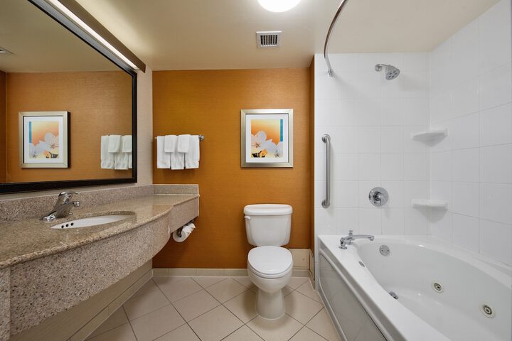Fairfield Inn and Suites by Marriott Toronto Airport
