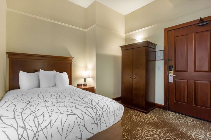 Room 18 of 39