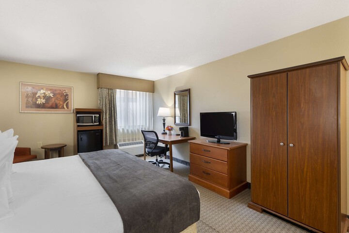 Room 25 of 40