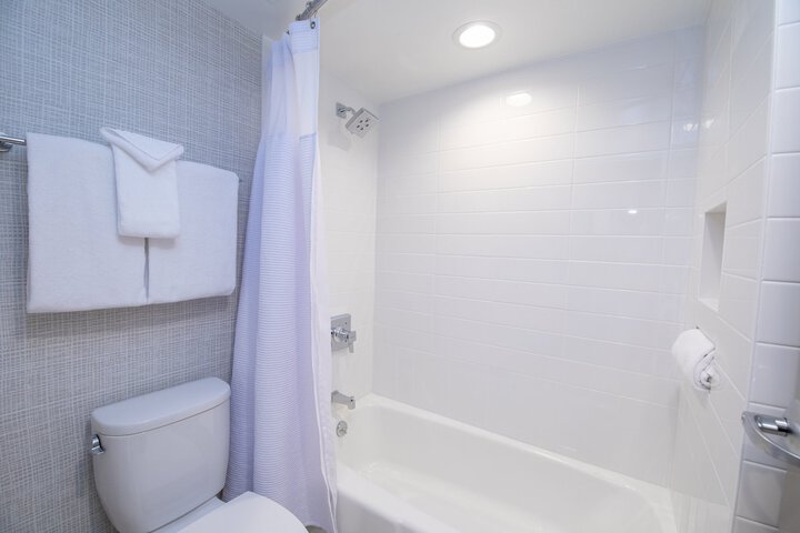 Crowne Plaza Providence-Warwick Airport by IHG