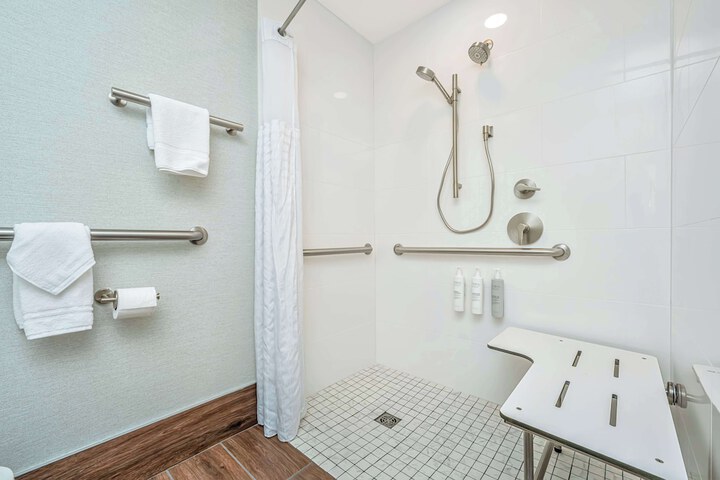 Room 32 of 48