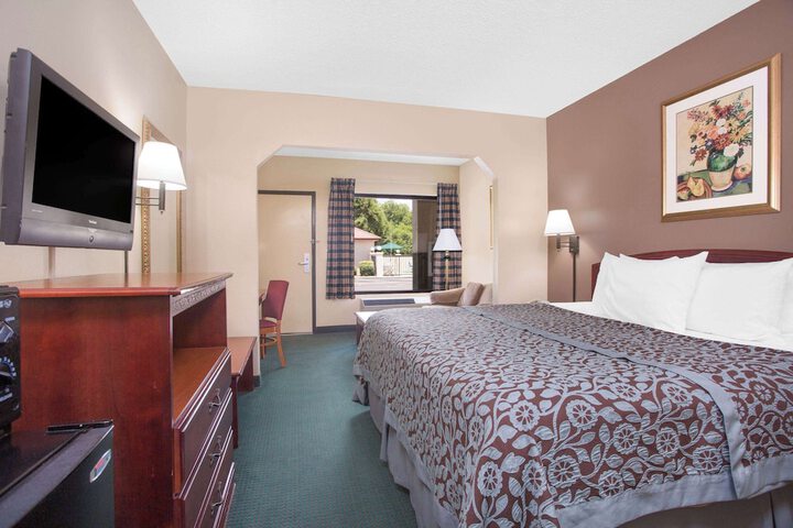 Room 7 of 14