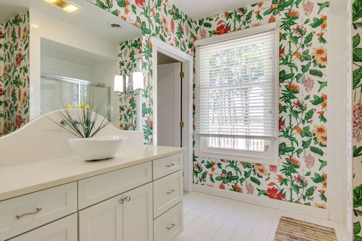 Waterfront Cambridge Gem w / Hot Tub Pool & Dock!