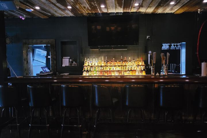 Lounge 21 of 25