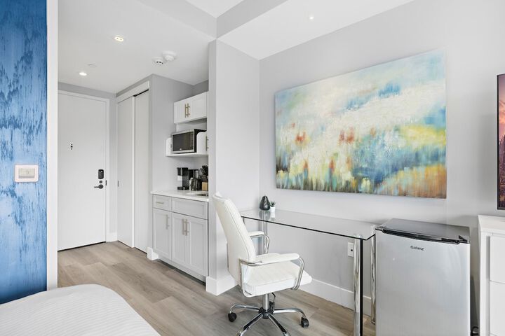 Global Luxury Suites at the Arches