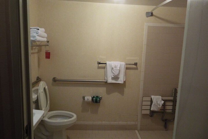 Room 34 of 48
