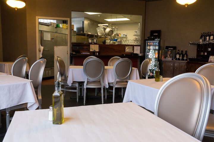 Dining 31 of 34