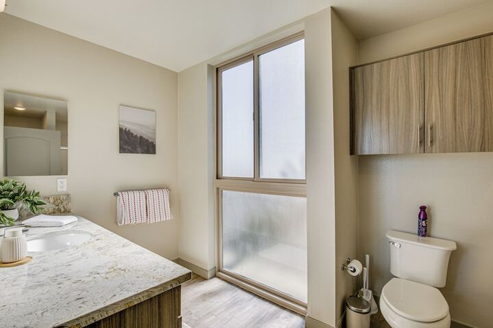 By Seaport Village & Navy Base! Chic Condo w / Pool