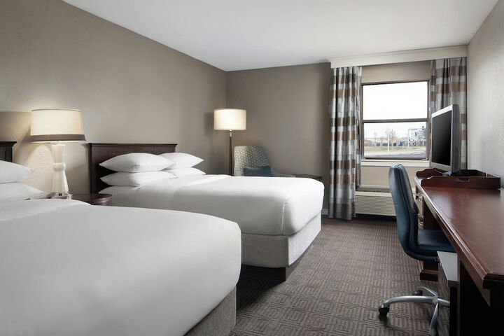 Sheraton Westport Chalet Hotel St. Louis