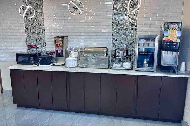 Super 8 by Wyndham Prattville Montgomery