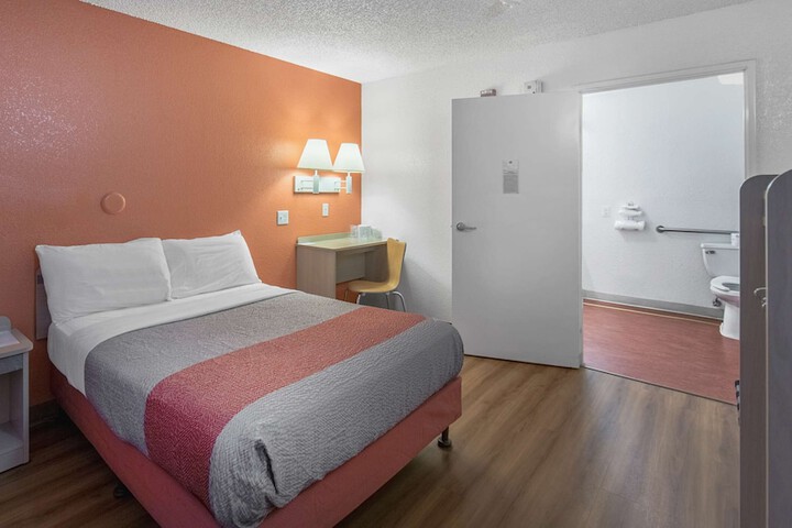 Room 27 of 31
