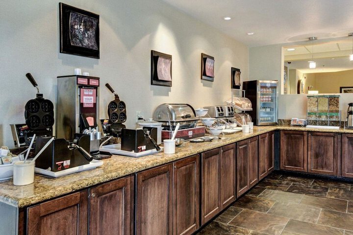 Comfort Suites near Hot Springs Park