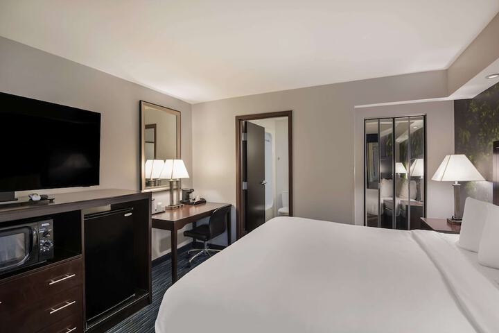 Room 14 of 32