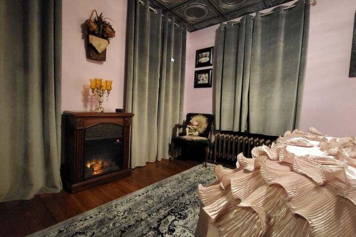 Room 11 of 19