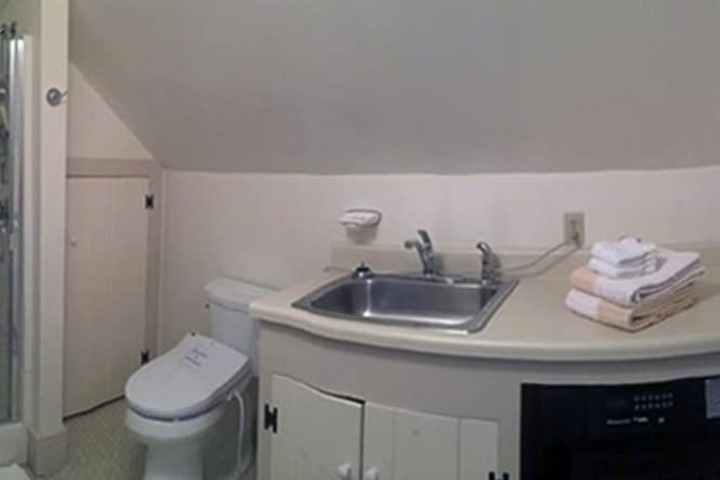 Room 13 of 38