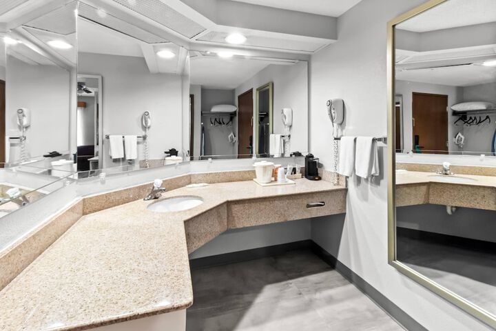 Quality Inn & Suites CVG Airport