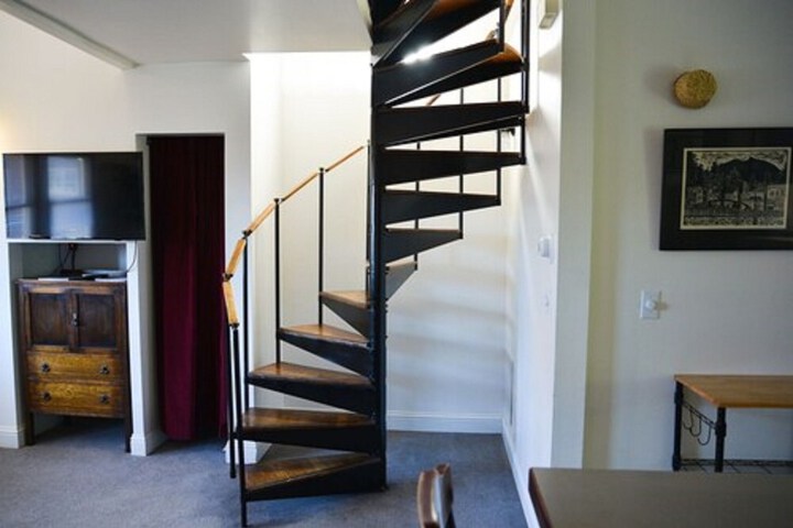 Room 51 of 119