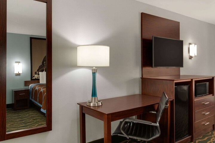 Room 17 of 36