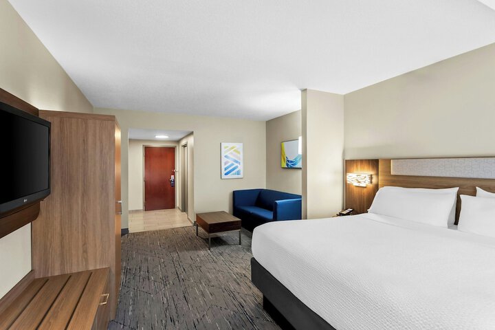 Holiday Inn Express Suites Charleston by IHG