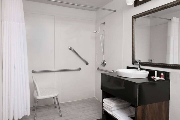 Room 16 of 30
