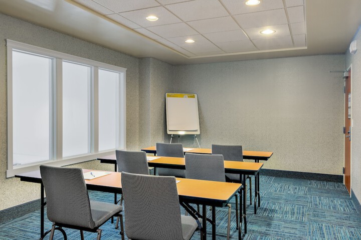 Holiday Inn Express & Suites Oroville Lake by IHG