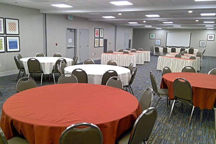 Holiday Inn Express Hotel & Suites Tracy by IHG