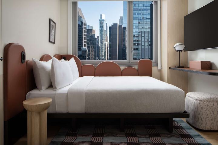 Room 32 of 57