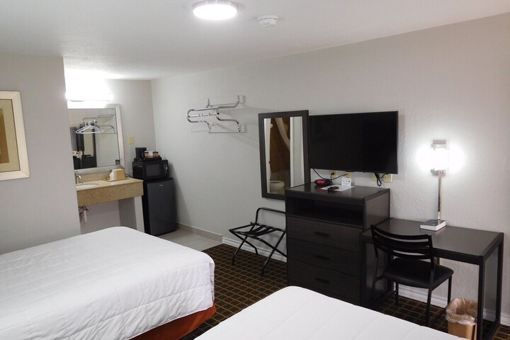 Room 10 of 12