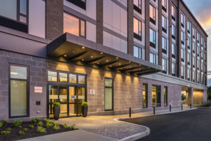 Hotel 6 of 180