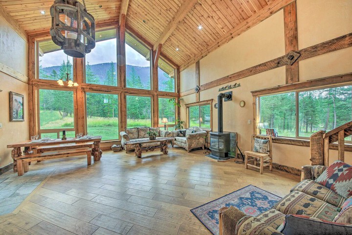 Private Deck & Mtn Views: Family Getaway in Eureka