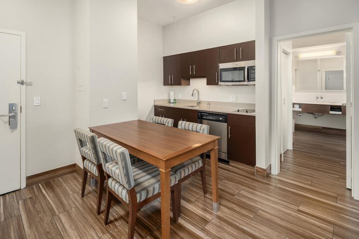 Hampton Inn & Suites Seattle-North / Lynnwood
