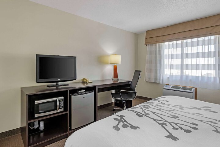 Sleep Inn & Suites Charles City