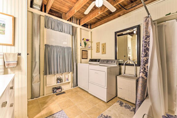 Douglas whispering Winds Cottage w / Beach!