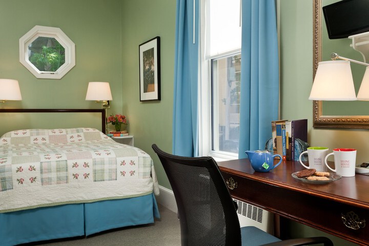 Room 17 of 38