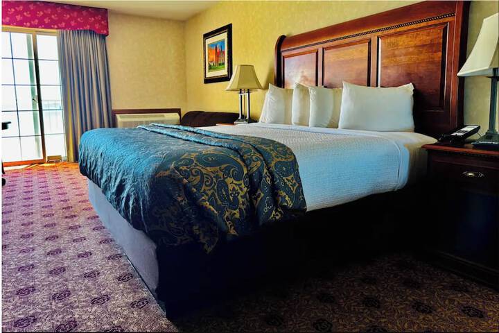 Hamilton Inn Select Beachfront Mackinaw City