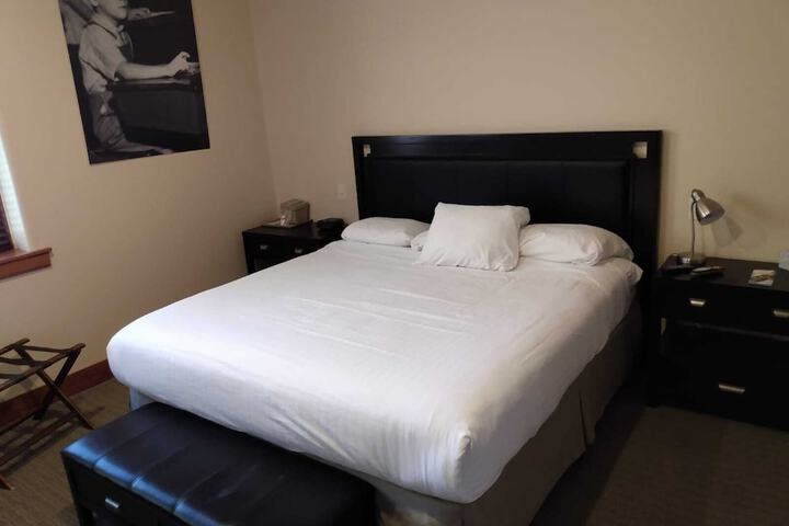 Room 9 of 16