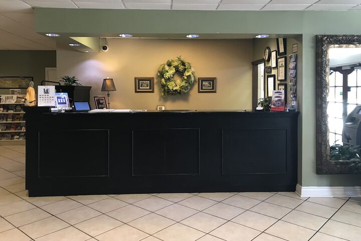 Carmel Inn & Suites
