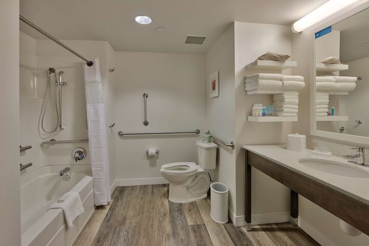 Room 10 of 43